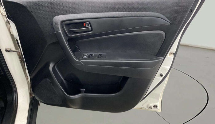 2020 Maruti Vitara Brezza LXI, Petrol, Manual, 27,782 km, Driver Side Door Panels Control