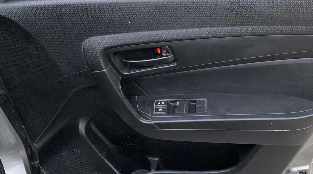 2021 Maruti Vitara Brezza LXI, Petrol, Manual, 38,733 km, Driver Side Door Panels Control