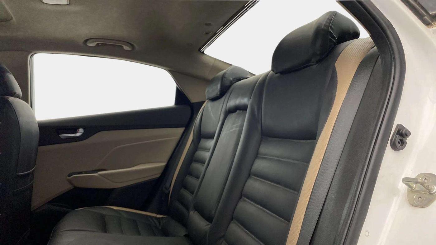 2018 Hyundai Verna 1.6 VTVT SX (O) AT, Petrol, Automatic, 38,696 km, Right Side Rear Door Cabin