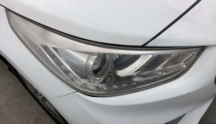 2018 Hyundai Verna 1.6 VTVT SX (O) AT, Petrol, Automatic, 38,607 km, Right headlight - Clamp has minor damage