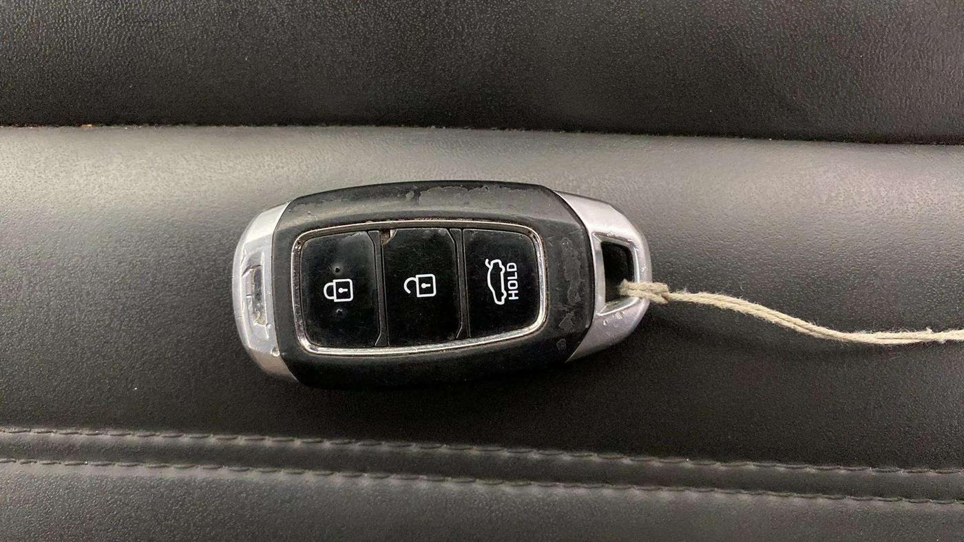 2018 Hyundai Verna 1.6 VTVT SX (O) AT, Petrol, Automatic, 38,696 km, Key Close Up