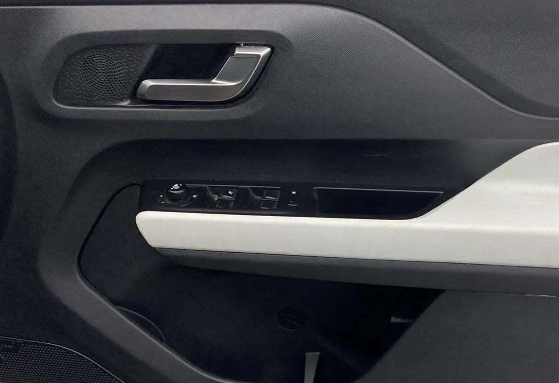 2022 Tata PUNCH CREATIVE  AMT, Petrol, Automatic, 12,087 km, Driver Side Door Panels Control
