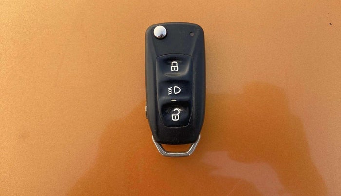 2016 Tata Tiago XT PETROL, Petrol, Manual, 35,364 km, Key Close Up