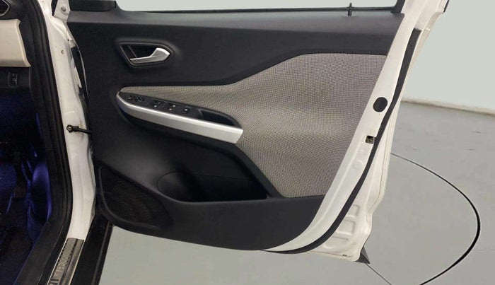 2022 Nissan MAGNITE XV MT, Petrol, Manual, 26,047 km, Driver Side Door Panels Control
