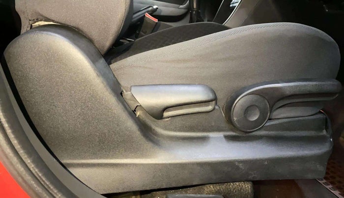 2016 Maruti Vitara Brezza ZDI PLUS DUAL TONE, Diesel, Manual, 97,729 km, Driver Side Adjustment Panel