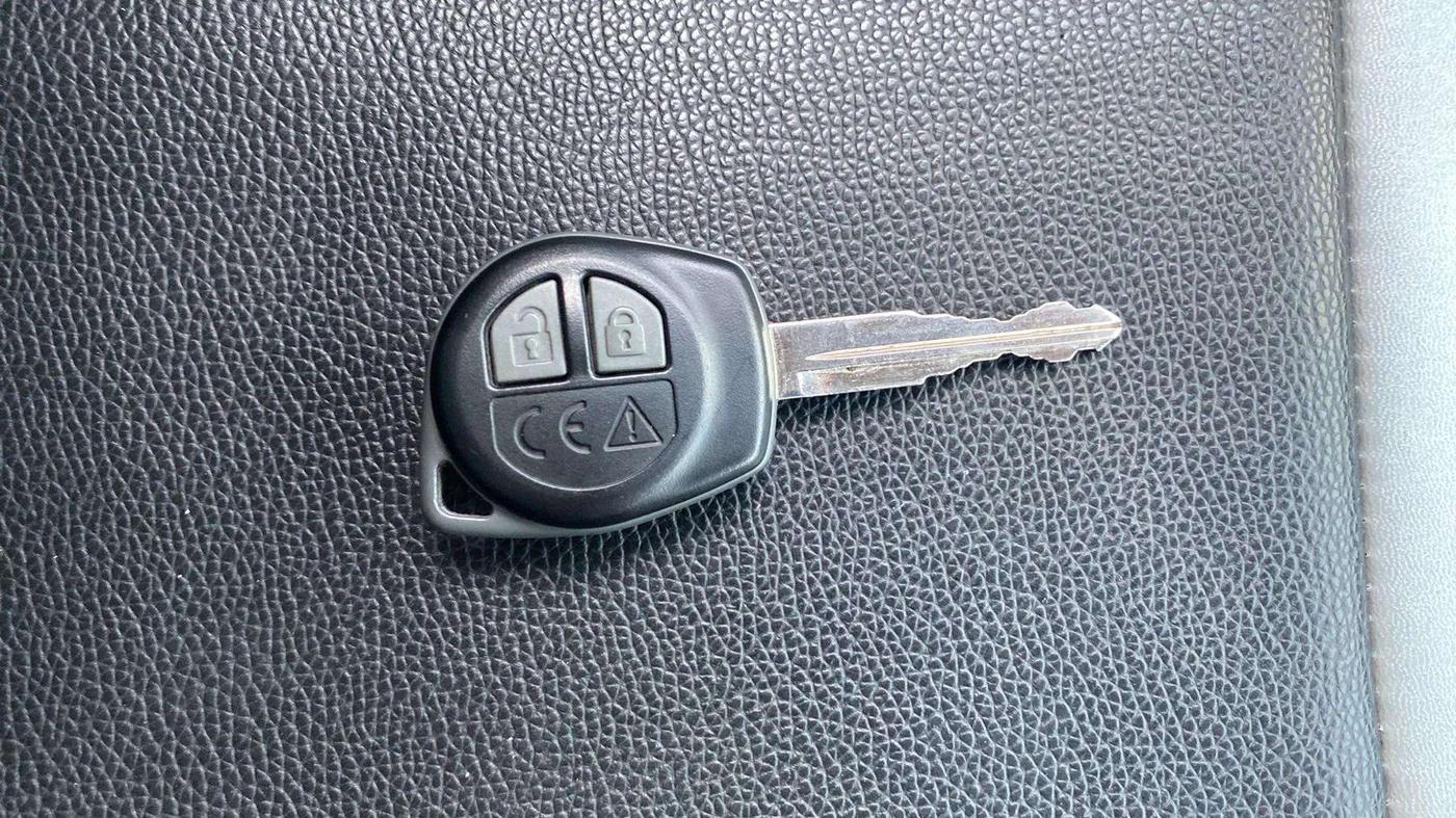 2023 Maruti Swift VXI, Petrol, Manual, 20,599 km, Key Close Up