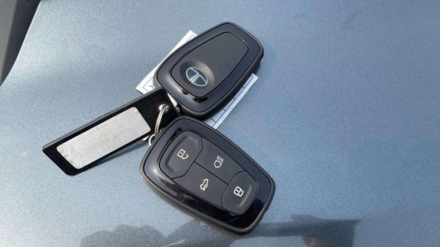2022 Tata NEXON XZ PLUS PETROL, Petrol, Manual, 21,912 km, Key Close Up