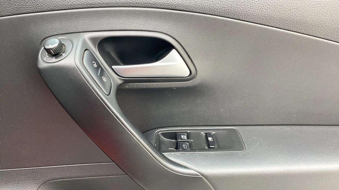2018 Volkswagen Polo COMFORTLINE 1.0L MPI, Petrol, Manual, 67,043 km, Driver Side Door Panels Control