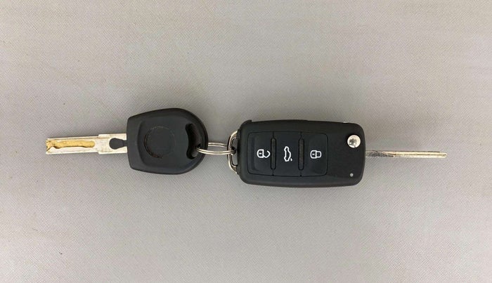 2018 Volkswagen Polo COMFORTLINE 1.0L MPI, Petrol, Manual, 67,043 km, Key Close Up