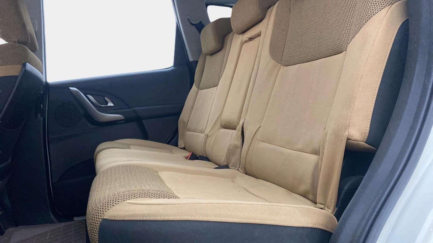 2018 Mahindra XUV500 W7, Diesel, Manual, 53,880 km, Right Side Rear Door Cabin