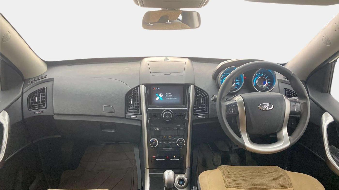 2018 Mahindra XUV500 W7, Diesel, Manual, 53,880 km, Dashboard