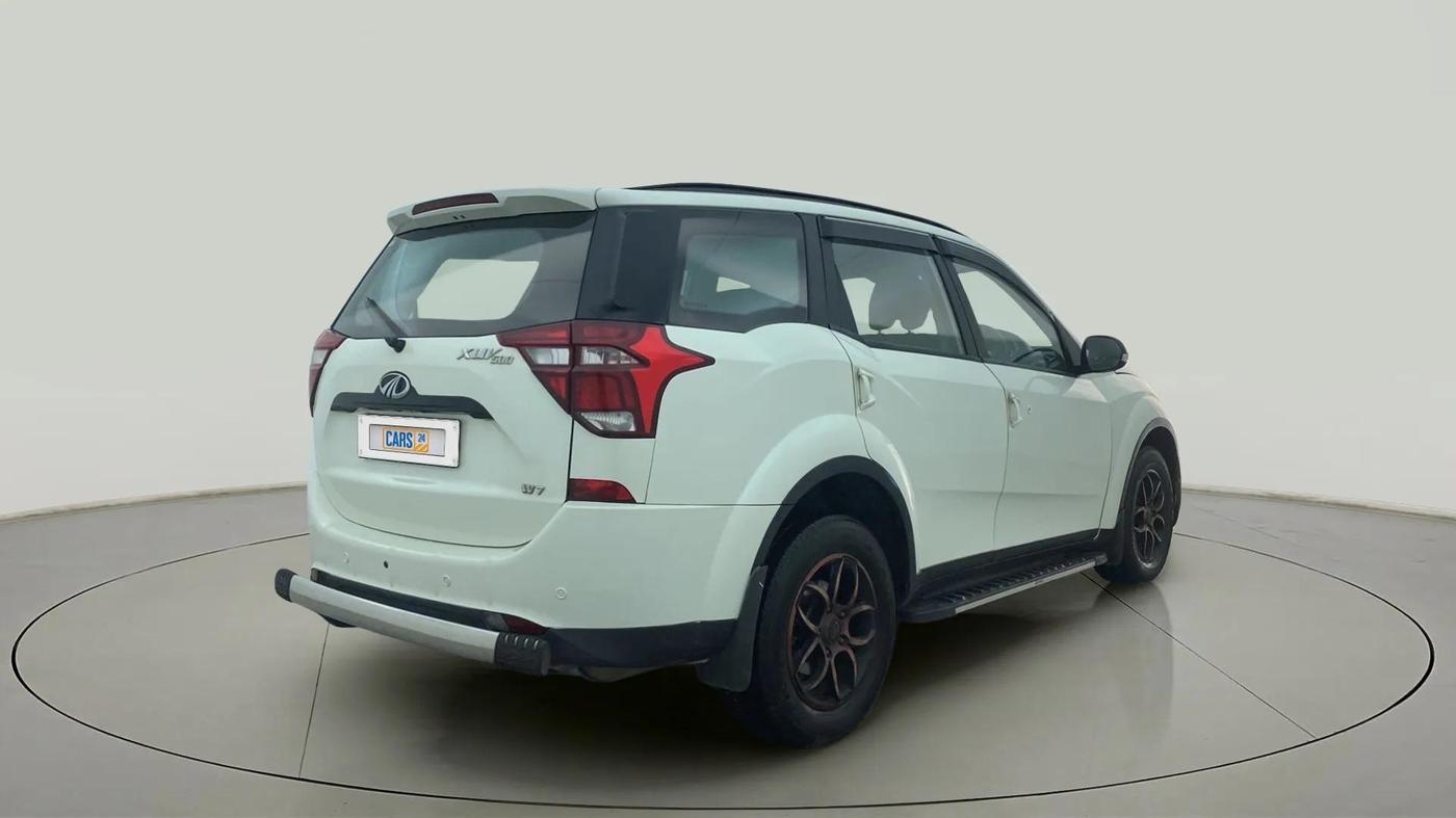 2018 Mahindra XUV500 W7, Diesel, Manual, 53,880 km, Right Back Diagonal