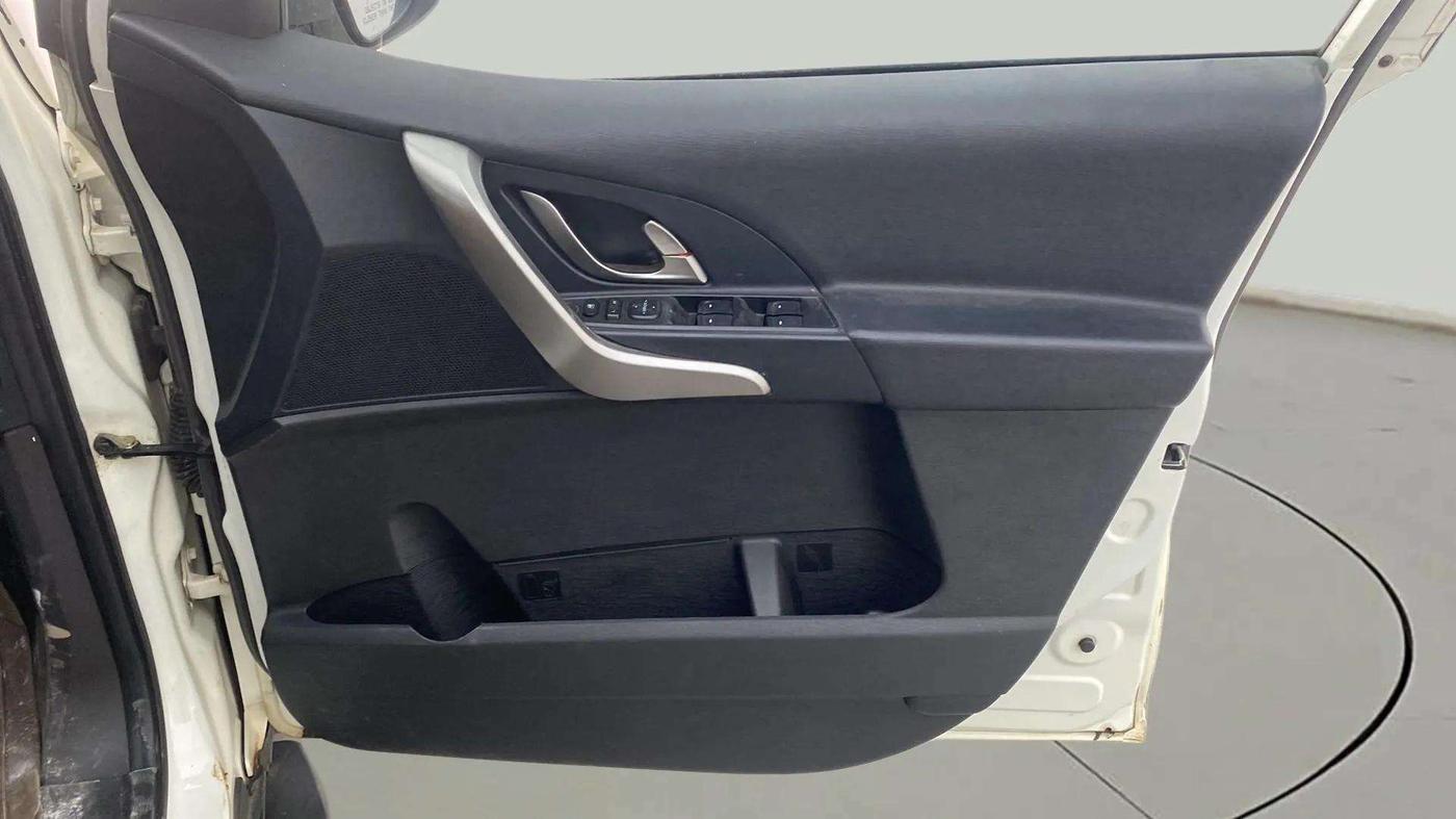 2018 Mahindra XUV500 W7, Diesel, Manual, 53,880 km, Driver Side Door Panels Control