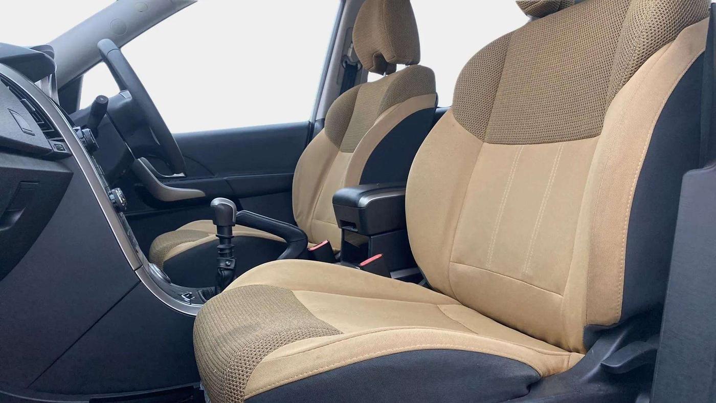 2018 Mahindra XUV500 W7, Diesel, Manual, 53,880 km, Right Side Front Door Cabin