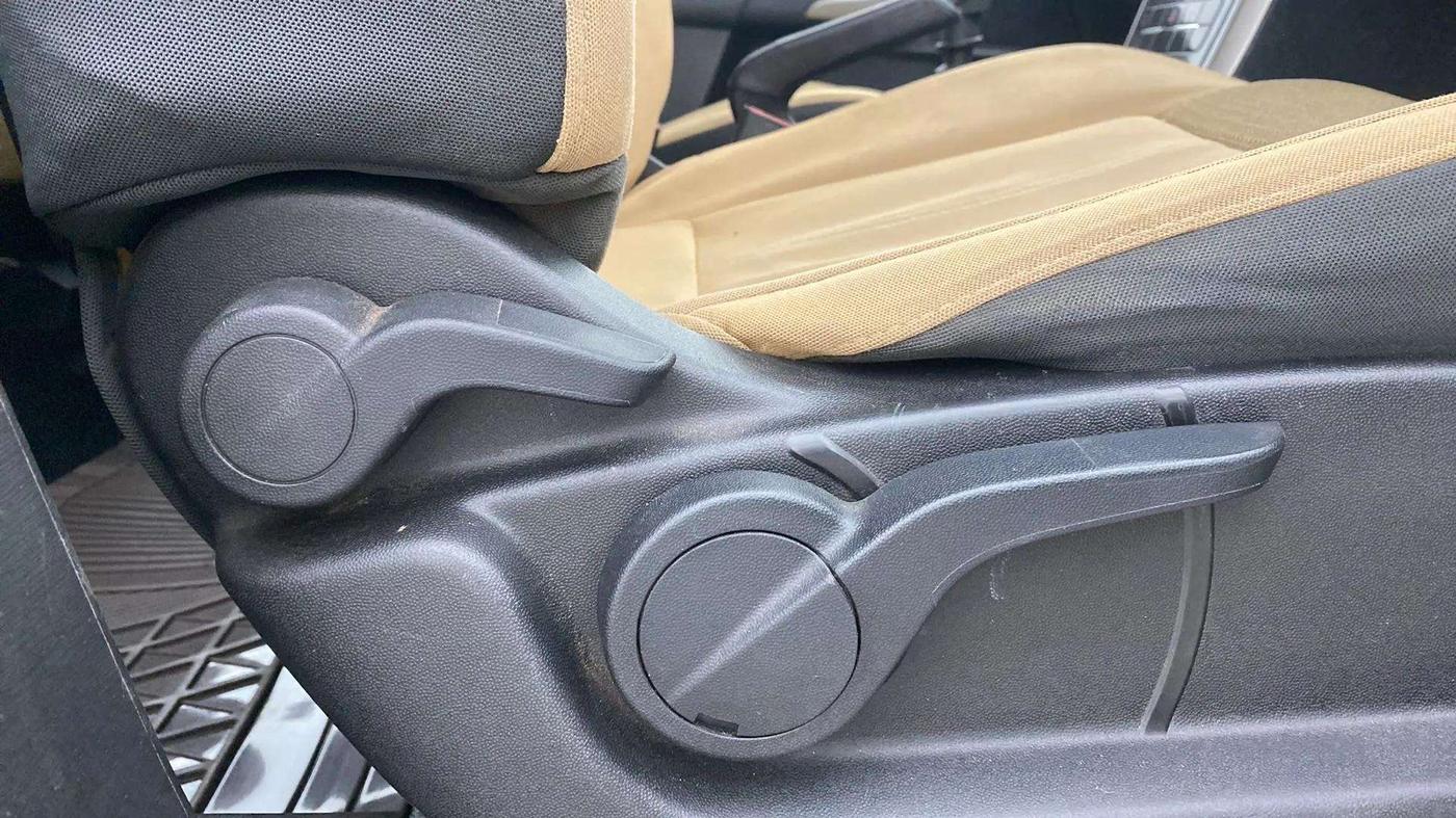 2018 Mahindra XUV500 W7, Diesel, Manual, 53,880 km, Driver Side Adjustment Panel