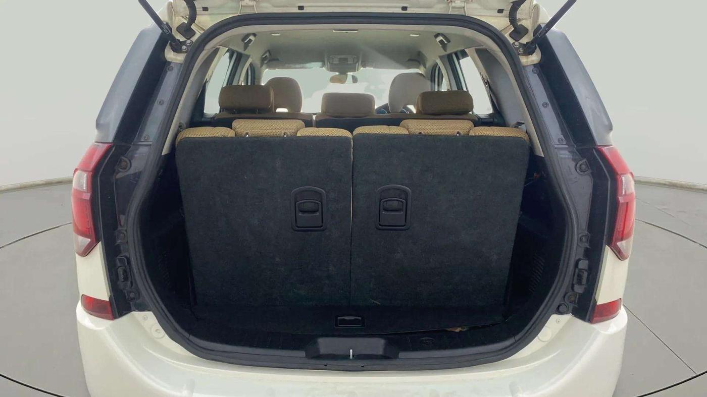2018 Mahindra XUV500 W7, Diesel, Manual, 53,880 km, Boot Inside