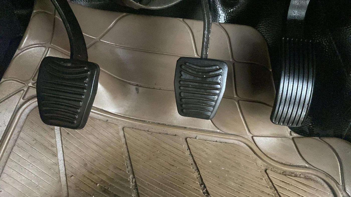 2018 Mahindra XUV500 W7, Diesel, Manual, 53,880 km, Pedals