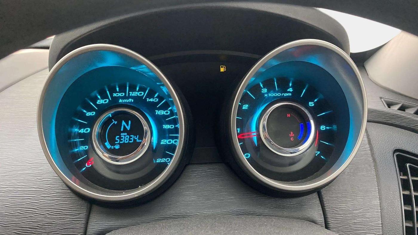 2018 Mahindra XUV500 W7, Diesel, Manual, 53,880 km, Odometer Image