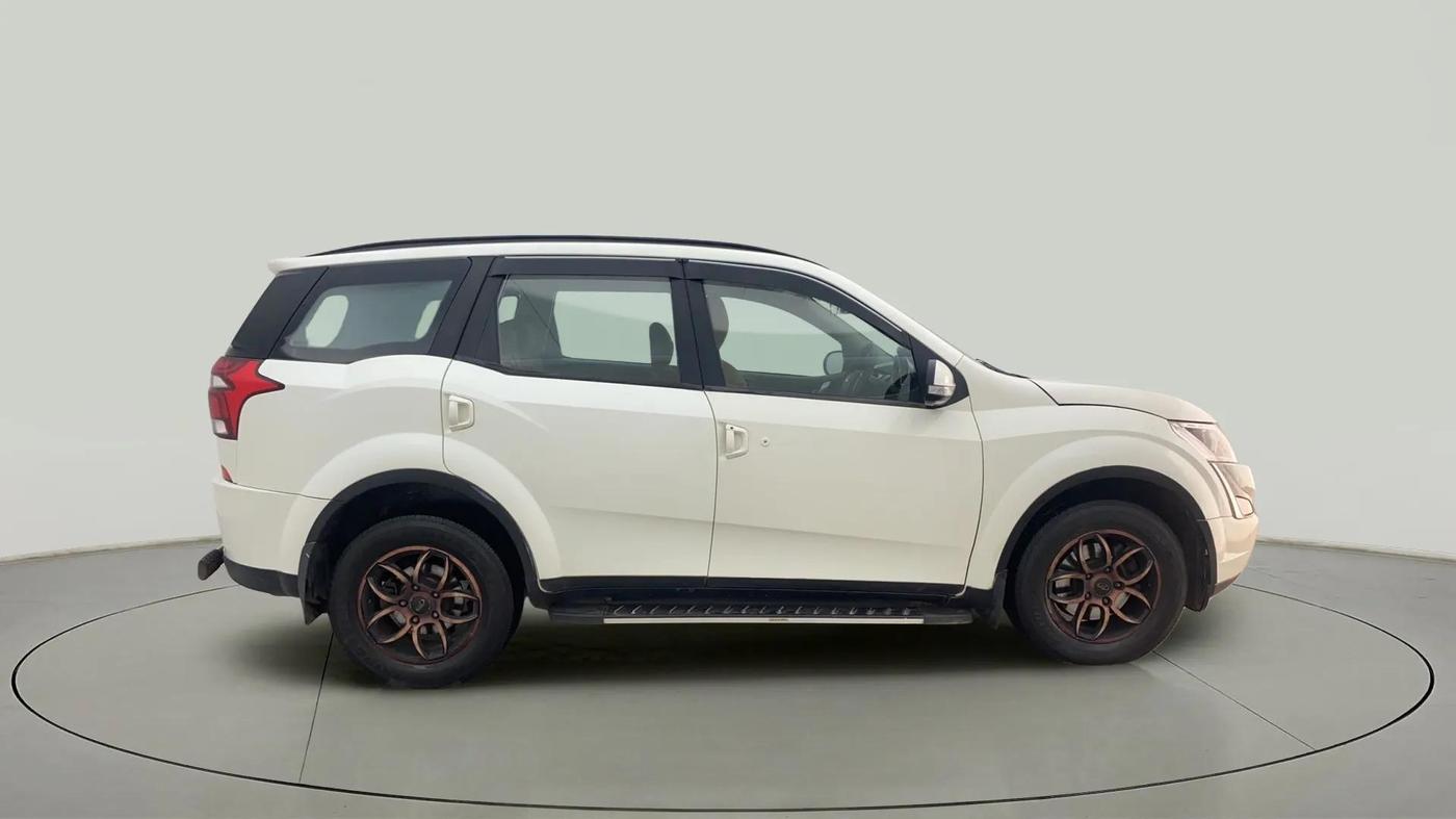 2018 Mahindra XUV500 W7, Diesel, Manual, 53,880 km, Right Side