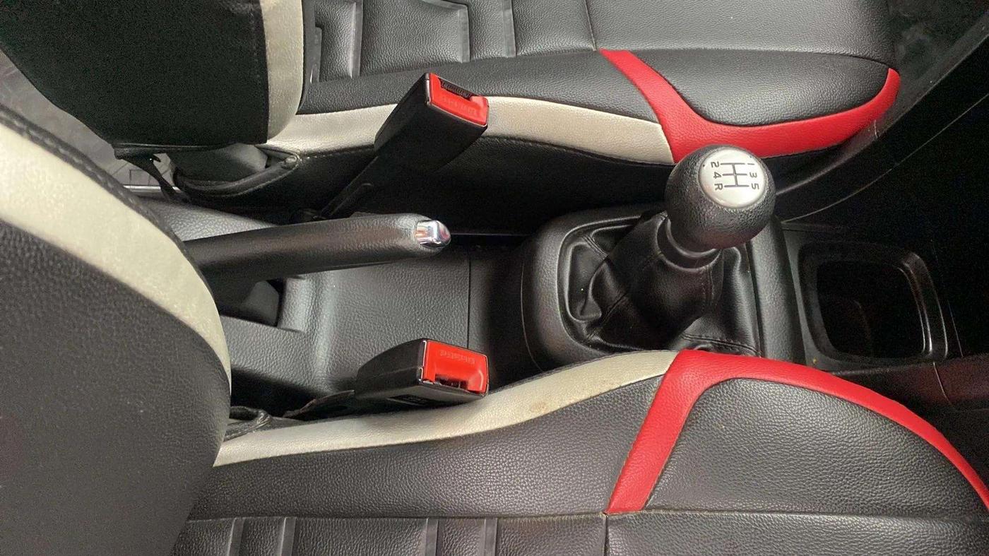 2015 Maruti Swift VXI, Petrol, Manual, 49,976 km, Gear Lever