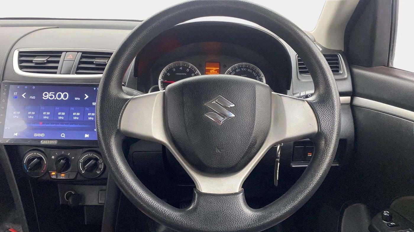 2015 Maruti Swift VXI, Petrol, Manual, 49,976 km, Steering Wheel Close Up