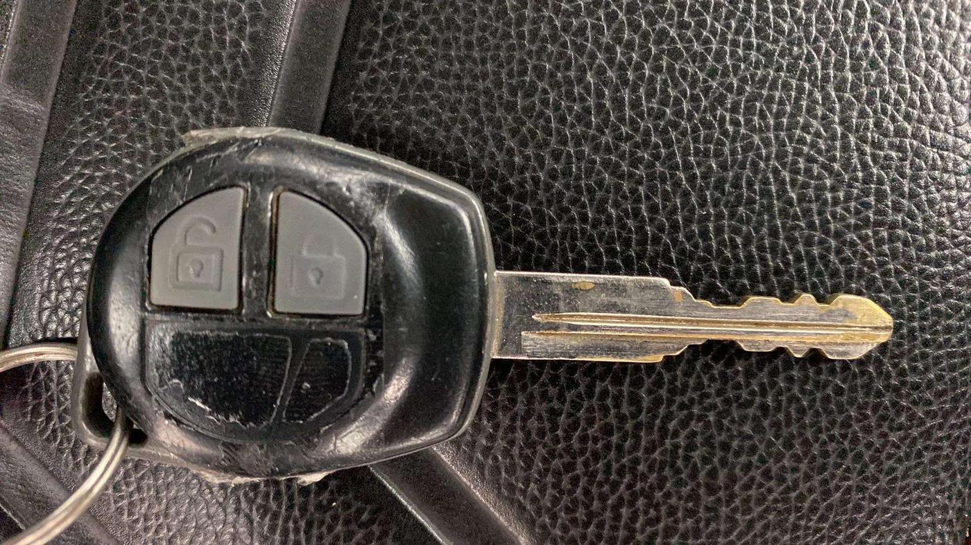 2015 Maruti Swift VXI, Petrol, Manual, 49,976 km, Key Close Up