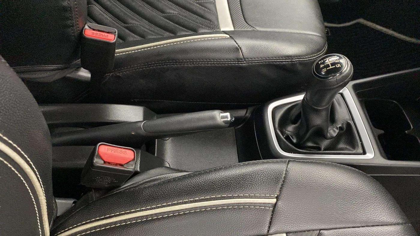 2018 Maruti Swift VXI, Petrol, Manual, 42,485 km, Gear Lever