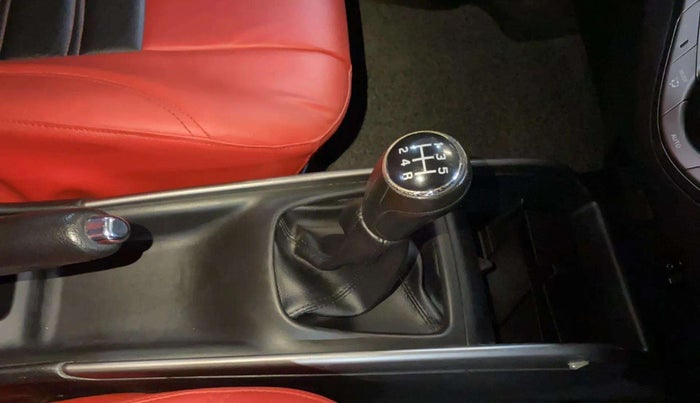 2019 Maruti Baleno DELTA PETROL 1.2, Petrol, Manual, 91,423 km, Gear lever - Knob has minor damage