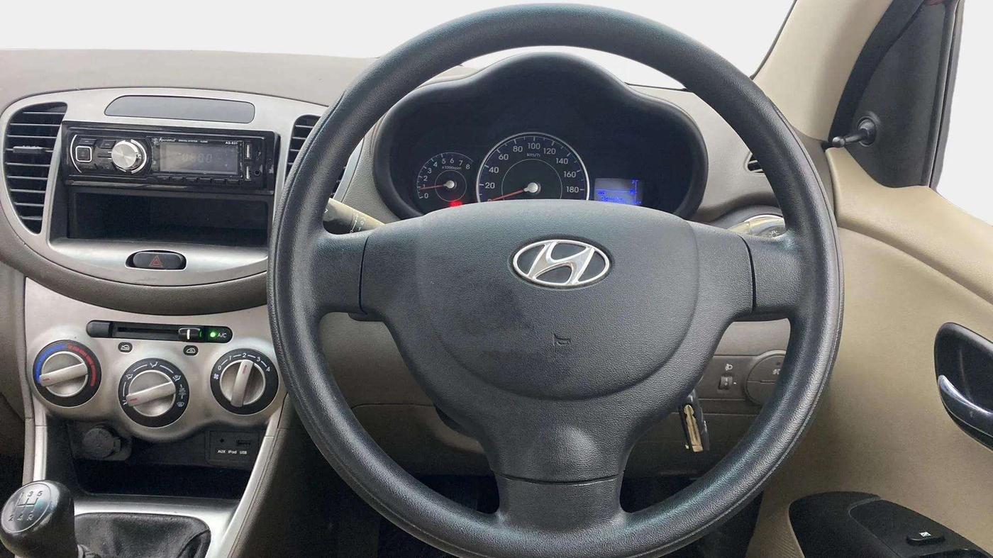 2014 Hyundai i10 SPORTZ 1.1, Petrol, Manual, 28,475 km, Steering Wheel Close Up