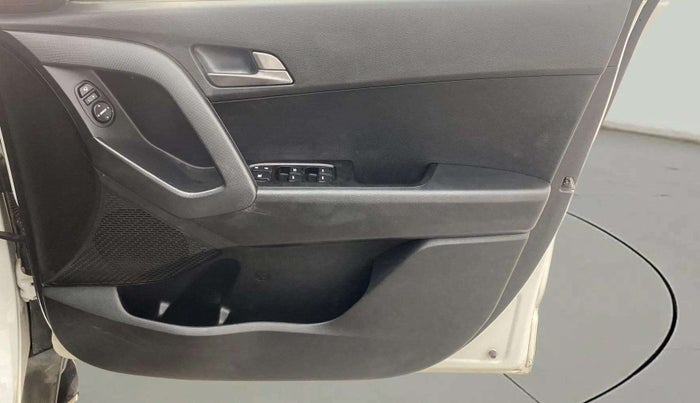 2016 Hyundai Creta SX PLUS  ANNIVERSARY EDITION 1.6 PETROL, Petrol, Manual, 1,01,967 km, Driver Side Door Panels Control