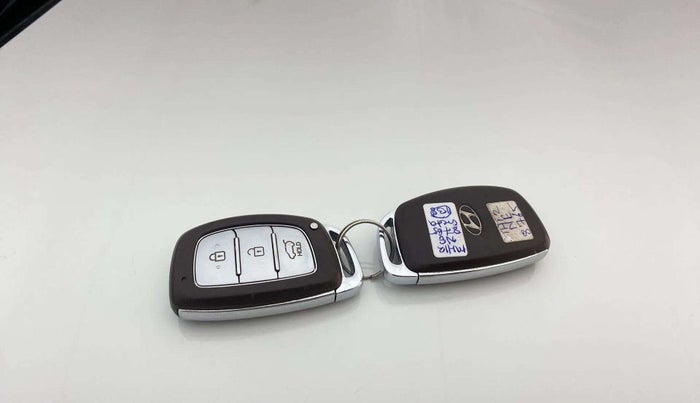 2016 Hyundai Creta SX PLUS  ANNIVERSARY EDITION 1.6 PETROL, Petrol, Manual, 1,01,967 km, Key Close Up