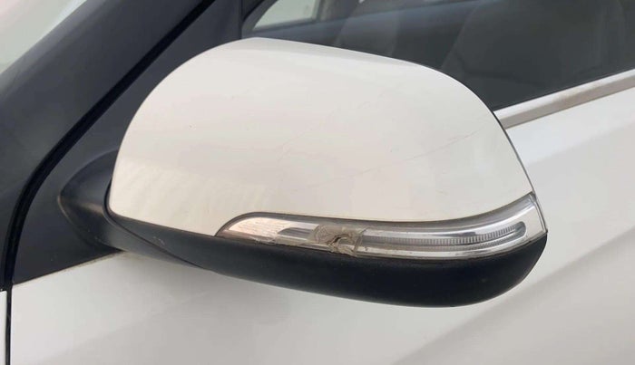 2016 Hyundai Creta SX PLUS  ANNIVERSARY EDITION 1.6 PETROL, Petrol, Manual, 1,01,967 km, Left rear-view mirror - Indicator light has minor damage