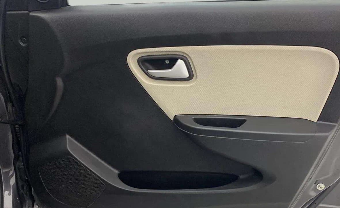 2020 Maruti Alto LXI, Petrol, Manual, 82,449 km, Driver Side Door Panels Control