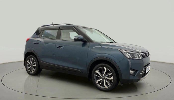 2021 Mahindra XUV300 W8 (O) 1.2 PETROL AMT, Petrol, Automatic, 32,245 km, Right Front Diagonal