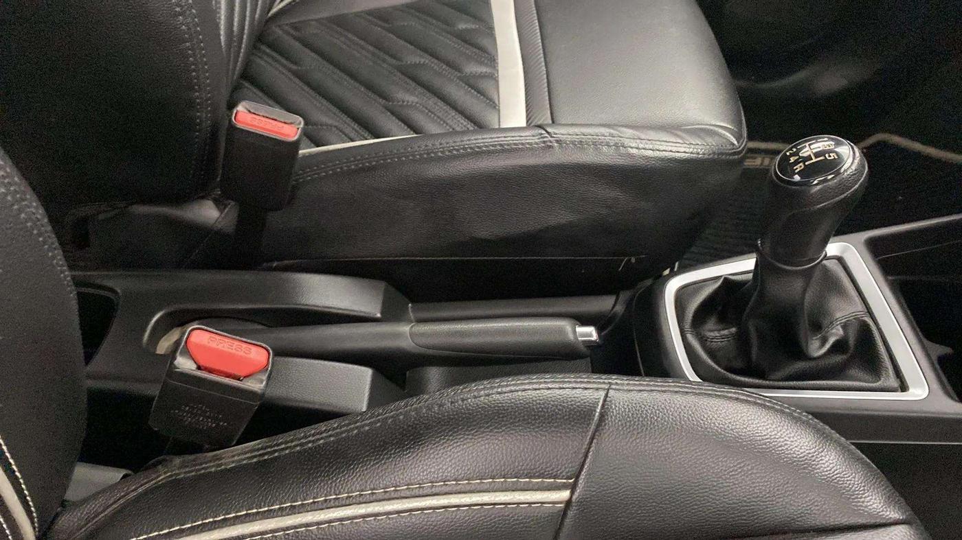 2019 Maruti Swift VXI, Petrol, Manual, 24,344 km, Gear Lever