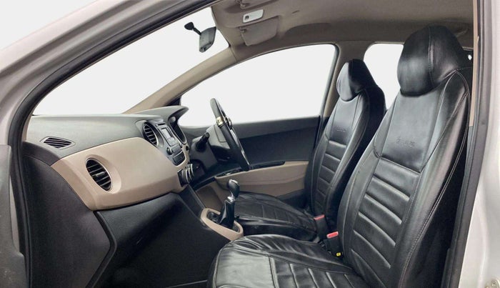 2015 Hyundai Grand i10 SPORTZ 1.2 KAPPA VTVT, CNG, Manual, 88,288 km, Right Side Front Door Cabin