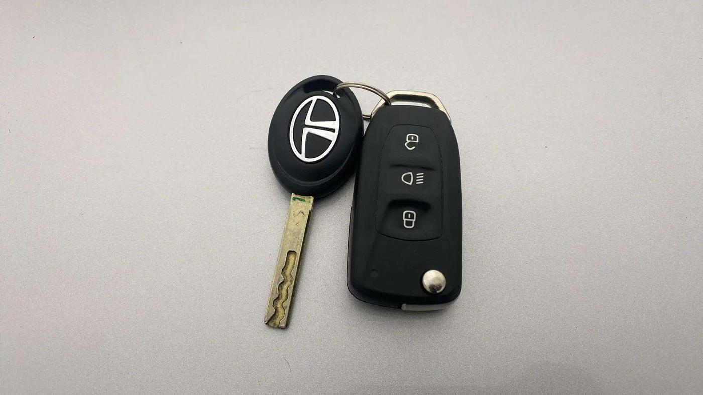 2019 Tata Tiago XZA PLUS PETROL, CNG, Automatic, 61,313 km, Key Close Up