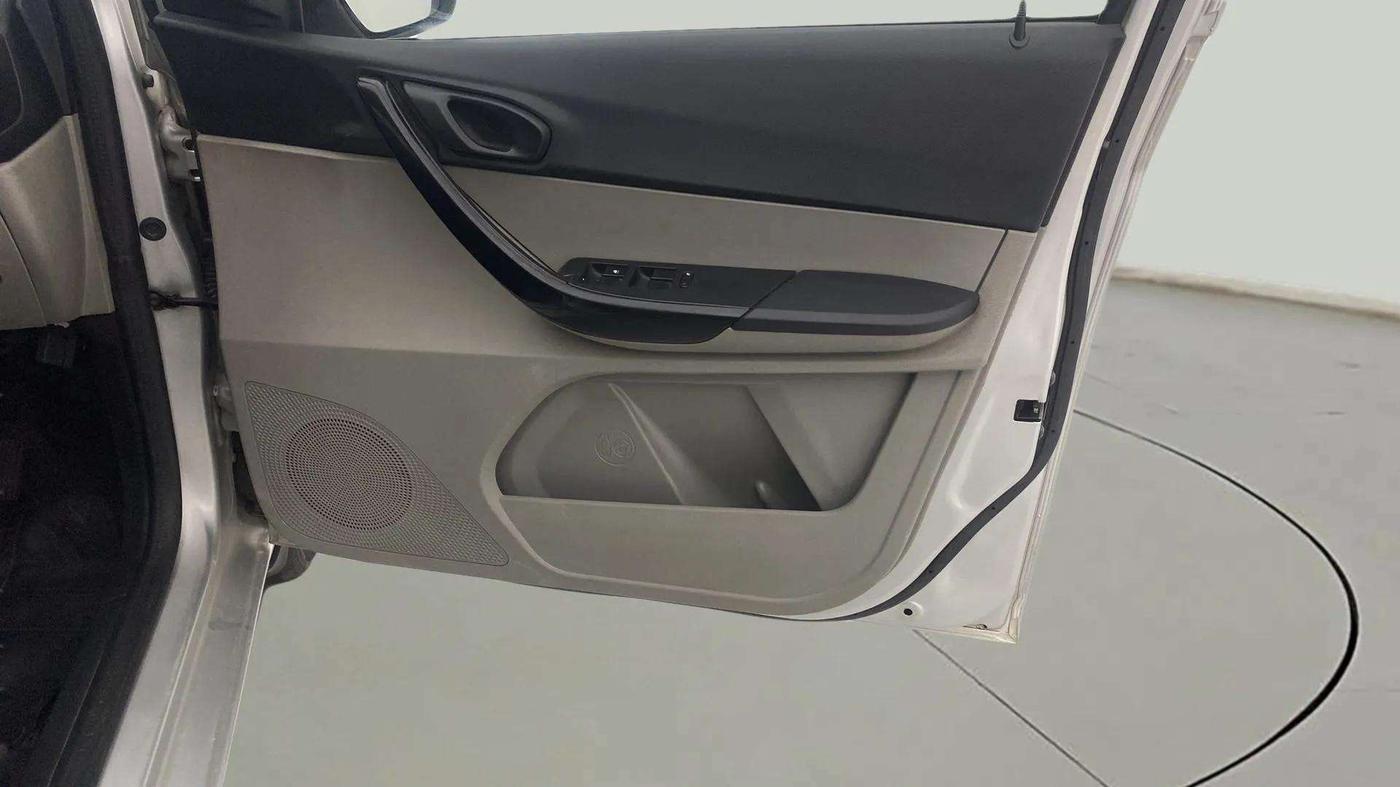 2019 Tata Tiago XZA PLUS PETROL, CNG, Automatic, 61,313 km, Driver Side Door Panels Control
