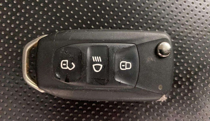 2022 Tata NEXON XM PETROL, Petrol, Manual, 23,791 km, Key Close Up