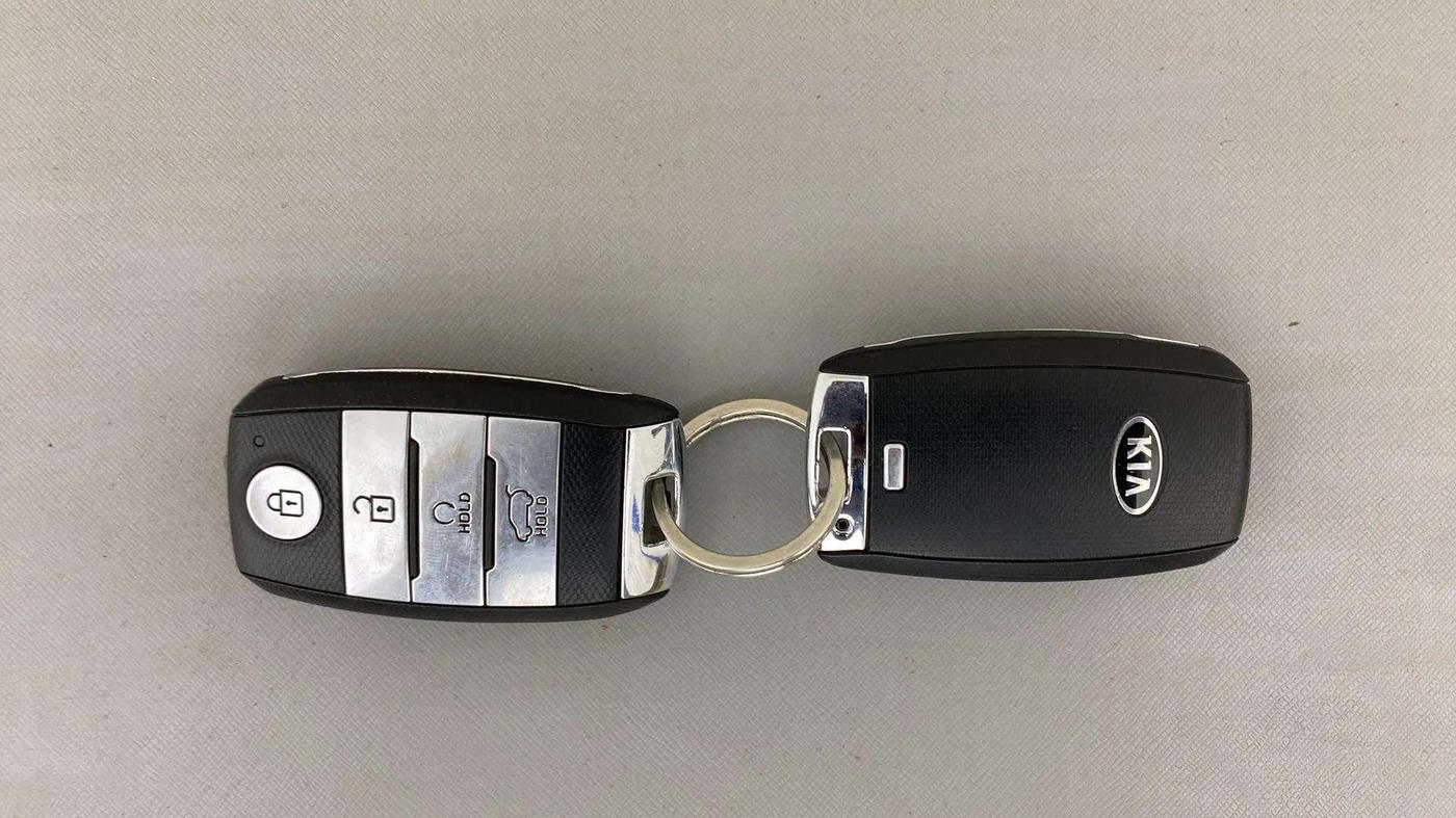 2020 KIA SONET HTX 1.0 IMT, Petrol, Manual, 78,345 km, Key Close Up