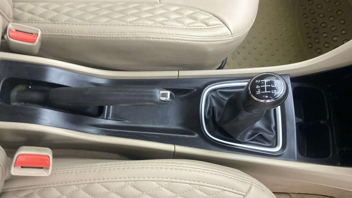 2019 Maruti Ciaz DELTA 1.5 SHVS MT PETROL, Petrol, Manual, 49,002 km, Gear Lever