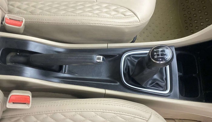 2019 Maruti Ciaz DELTA 1.5 SHVS MT PETROL, Petrol, Manual, 49,002 km, Gear Lever