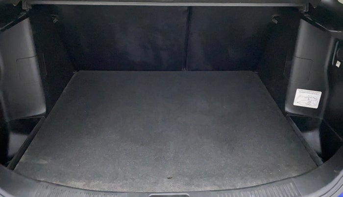 2015 Maruti S Cross ZETA 1.3, Diesel, Manual, 67,163 km, Boot Inside