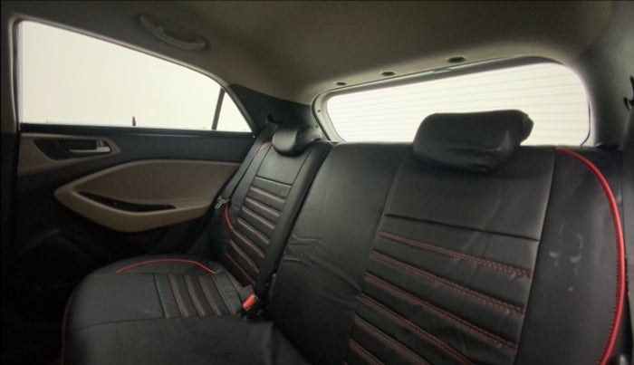 2016 Hyundai Elite i20 ASTA 1.2 (O), Petrol, Manual, 83,819 km, Right Side Rear Door Cabin