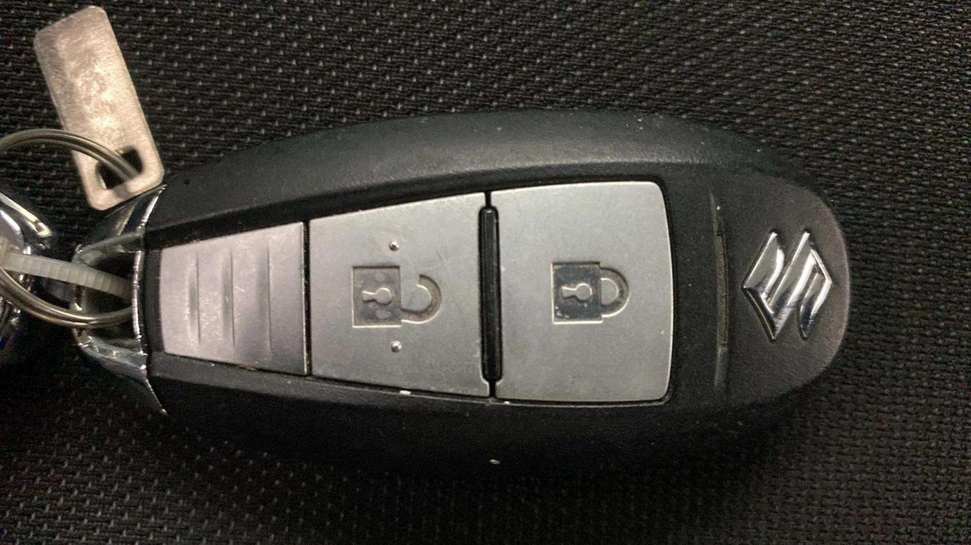 2017 Maruti Baleno ZETA PETROL 1.2, Petrol, Manual, 55,290 km, Key Close Up