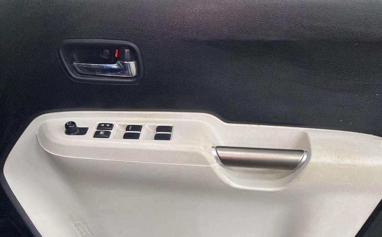 2017 Maruti IGNIS DELTA 1.2 AMT, Petrol, Automatic, 26,029 km, Driver Side Door Panels Control