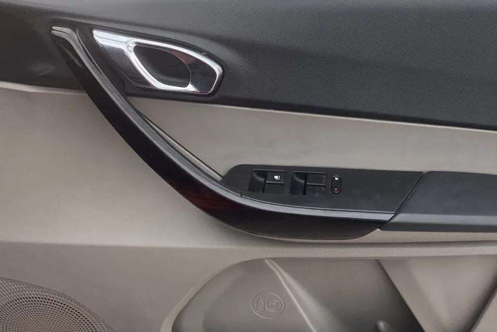 2018 Tata Tiago XZA PETROL, Petrol, Automatic, 28,225 km, Driver Side Door Panels Control