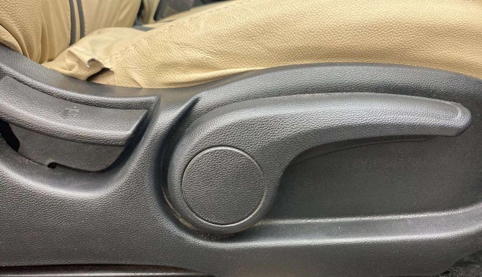 2017 Hyundai Elite i20 SPORTZ 1.2, Petrol, Manual, 94,721 km, Driver Side Adjustment Panel