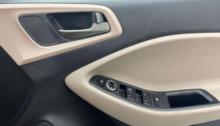 2017 Hyundai Elite i20 SPORTZ 1.2, Petrol, Manual, 94,721 km, Driver Side Door Panels Control