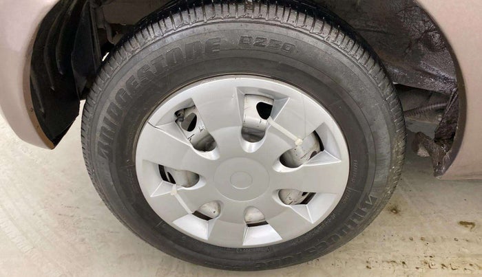 2017 Tata Tiago XE PETROL, Petrol, Manual, 99,182 km, Left front tyre - Tyre wear